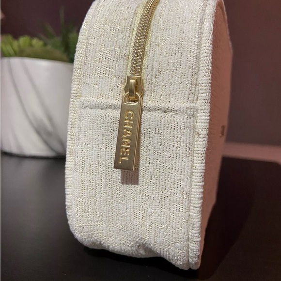 CHANEL Makeup Bag 2023 Holiday Beige Pouch Only Limited Edition! Authentic! NEW! - Picture 4 of 6